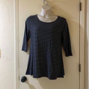 Elbow sleeve length tunic top horizontal stripes gray and black